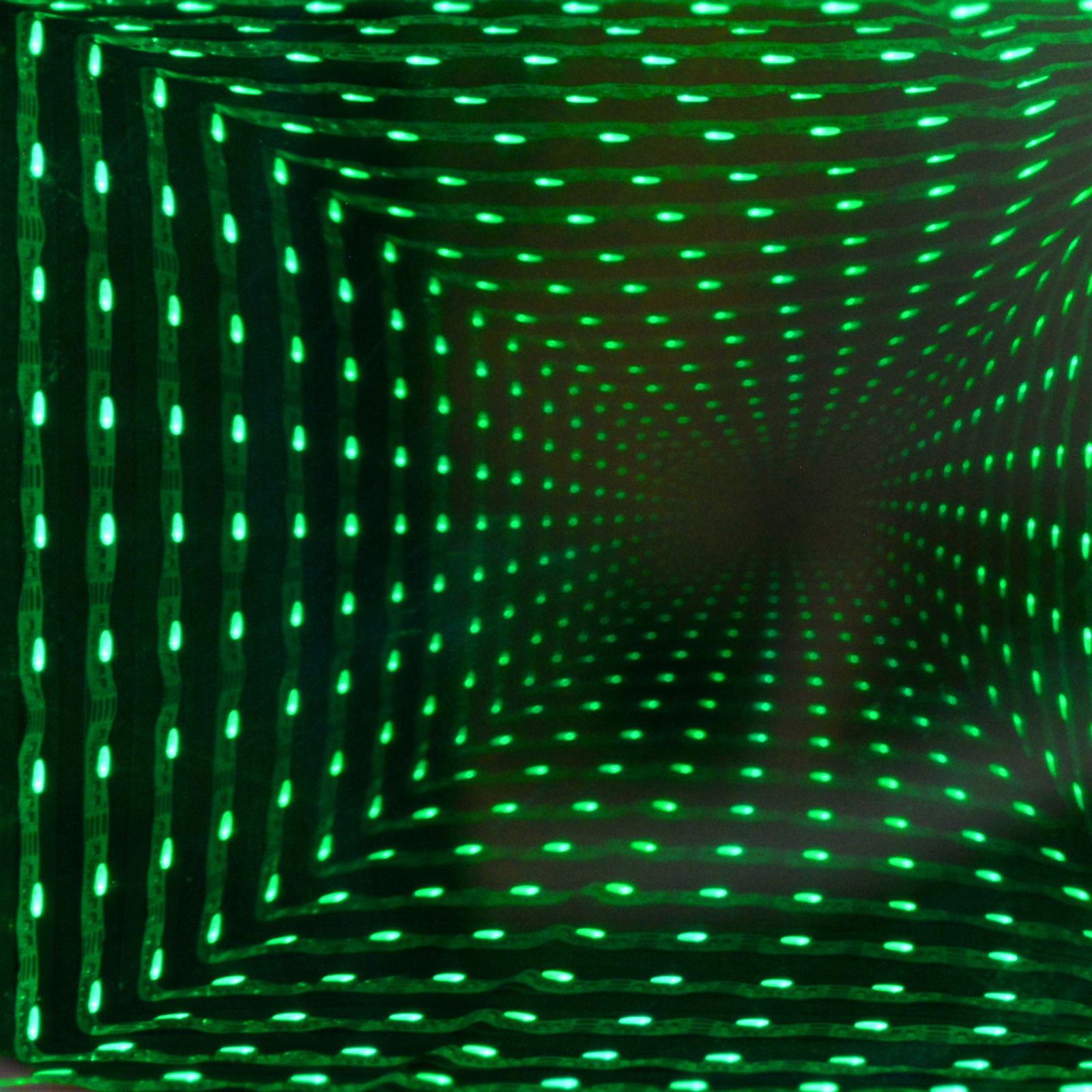 LED-äärettömyyspeili