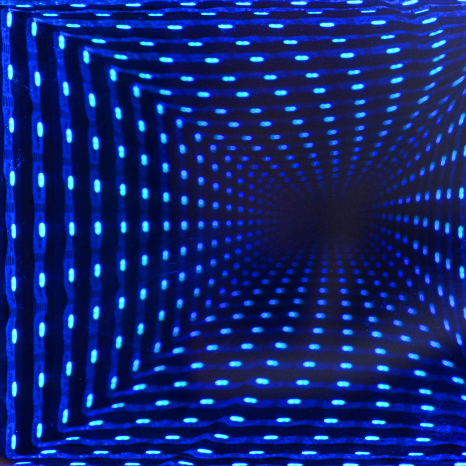 LED-äärettömyyspeili