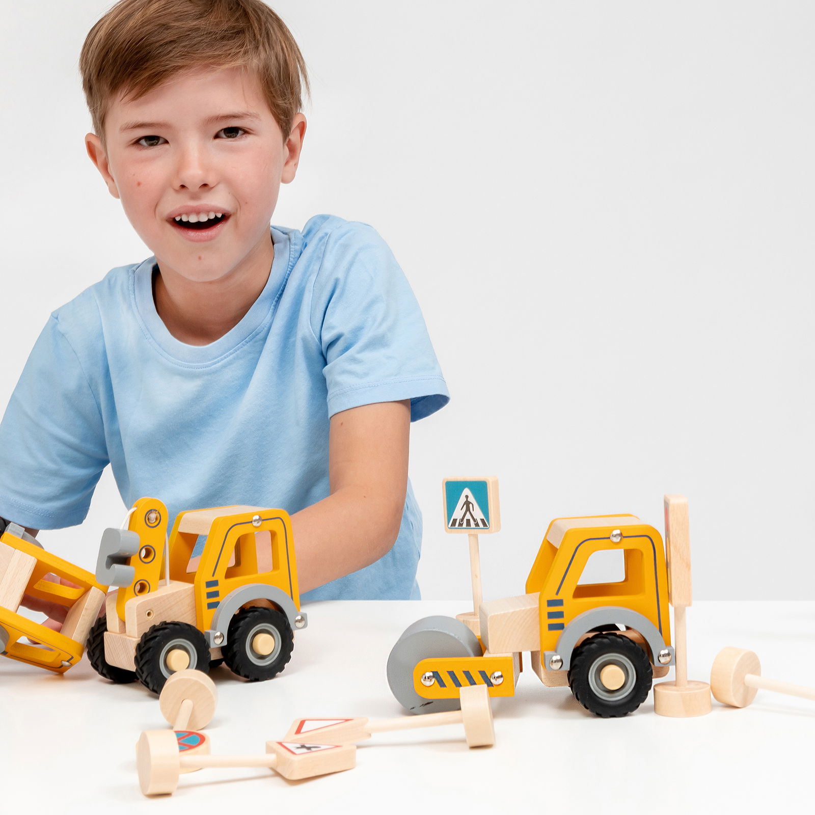 Wooden construction vehicles, road roller Wooden construction vehicles, road roller