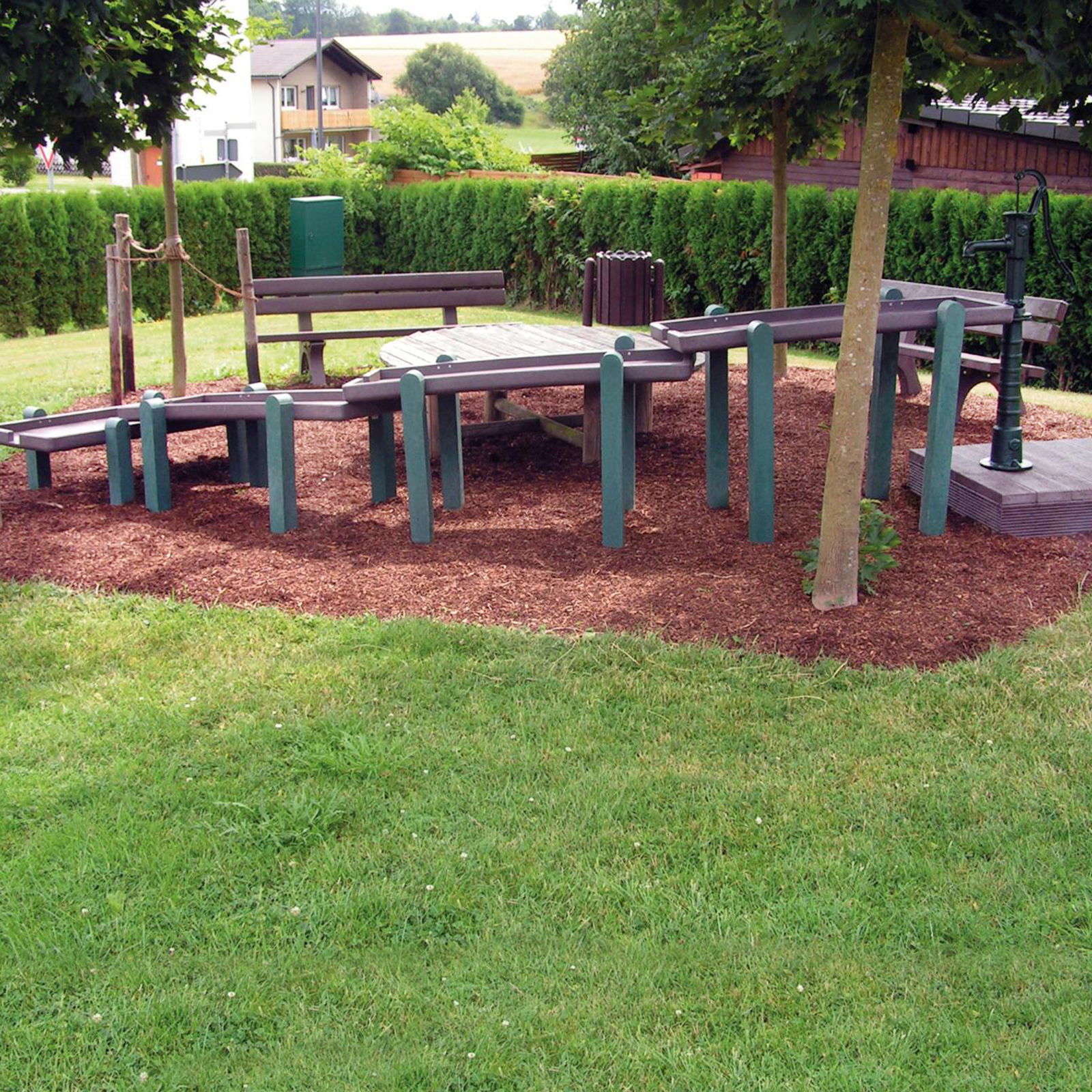 Wasserspielanlage Abschlusstisch, Recycling-Kunststoff