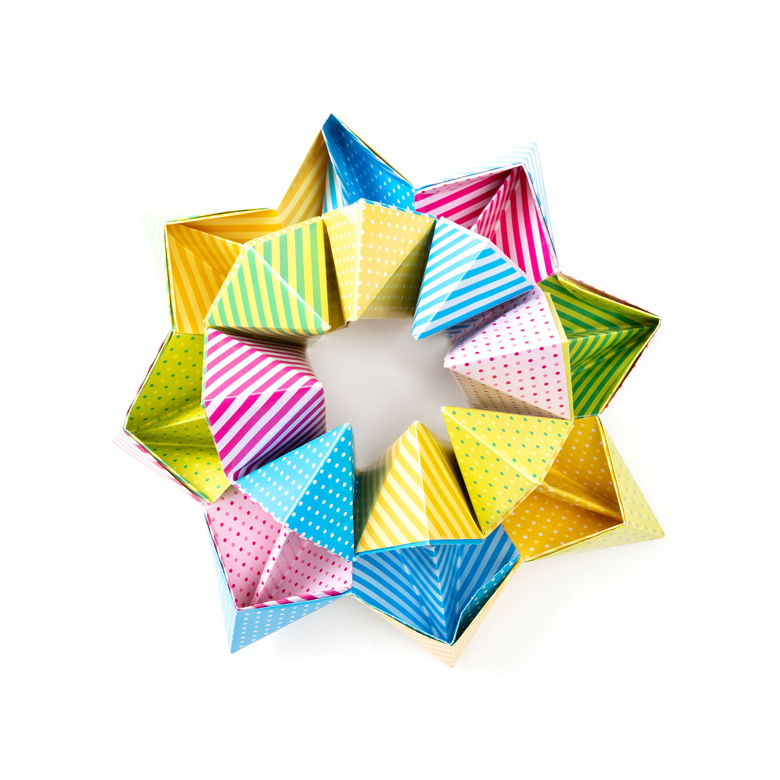 Origami Pünktchen u. Streifen, 20x20cm, 32 Blatt, 4 Far Origami Pünktchen u. Streifen, 20x20cm, 32 Blatt, 4 Far