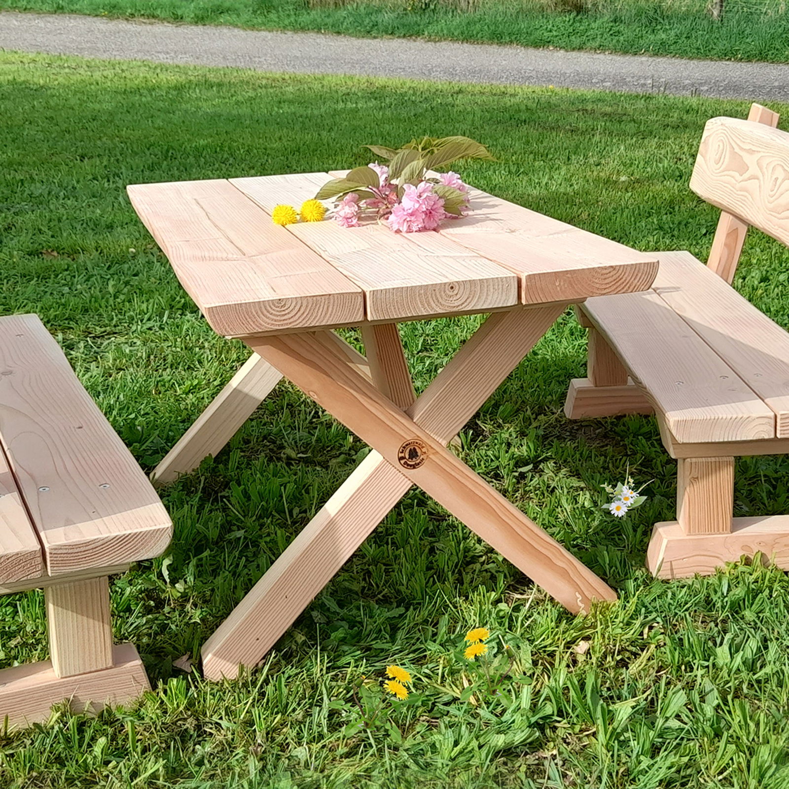 Vrtni sto, drvo, vrtić Vrtni sto, drvo, vrtić